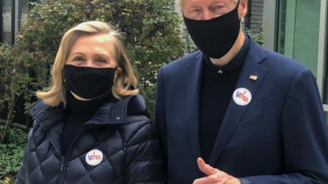 What do you think the height difference between Bill Clinton and Hillary Clinton is and do you like their clothing colors?