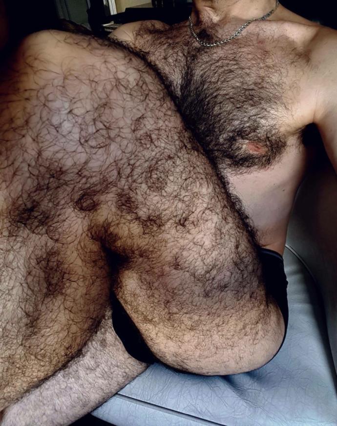Wouldnt you prefer a man who shaves his legs over a man whos naturally overly hairy?