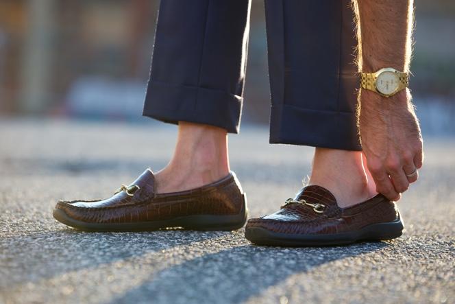Is not wearing socks in somewhat cold weather considered confident and sexy?