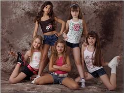 Is it appropriate for little girls to wear short shorts?