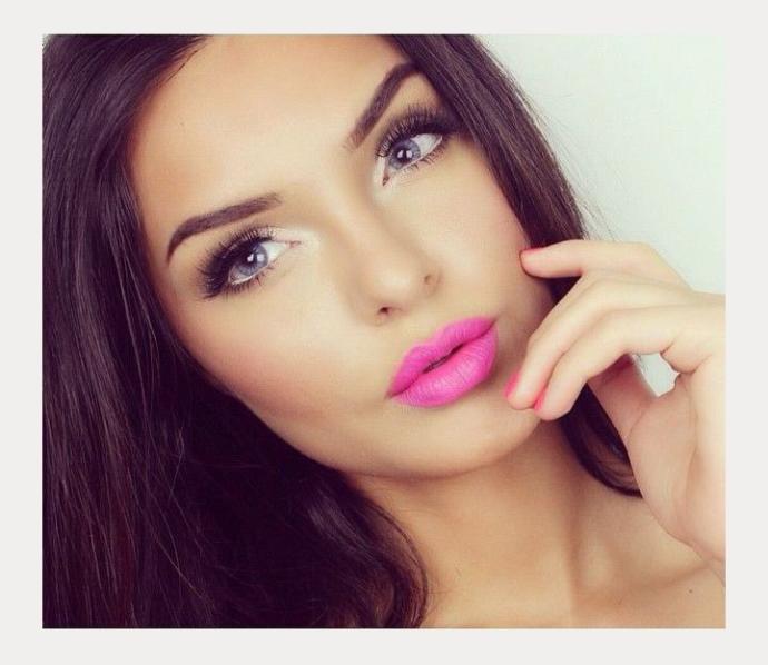 Pink lips or Red lips?