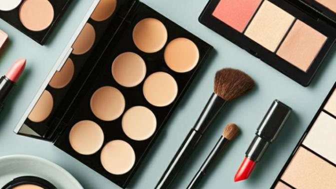 How much money do women spend on makeup monthly?