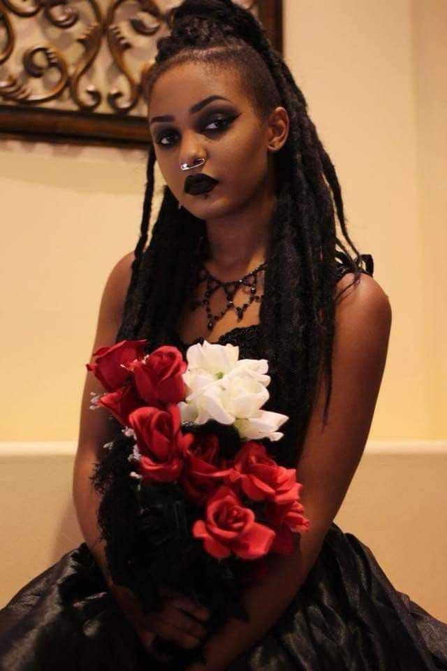 Does anyone else find goth girls hot?