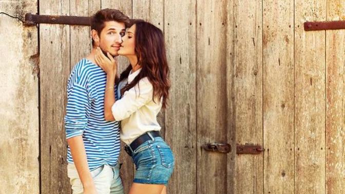Do men really send mixed signals or are they simply just not into her?