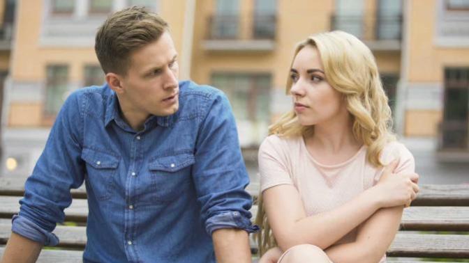 What does it mean when a boyfriend is controlling and obsessive?