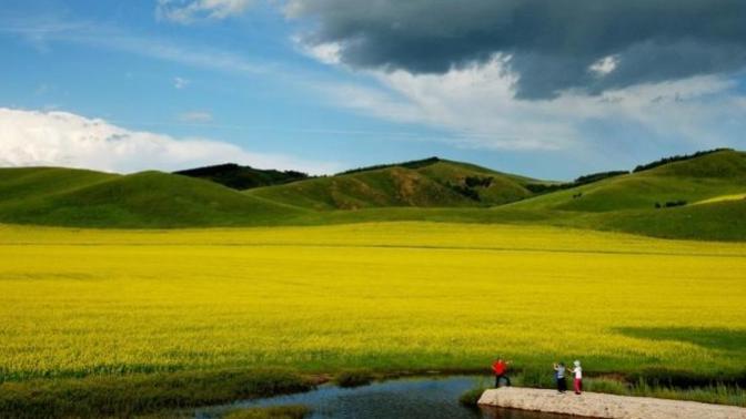 What is the feeling to live in a small village in a big land?