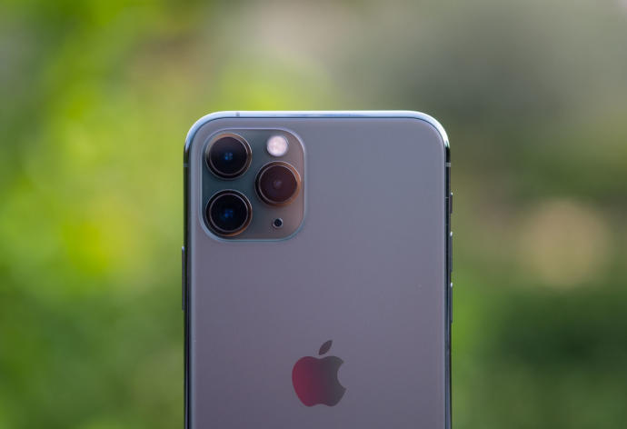 If you could meet the CEO of Apple, Tim Cook, what would you compliment him on for the iPhone and complain about the iPhone or IOS?