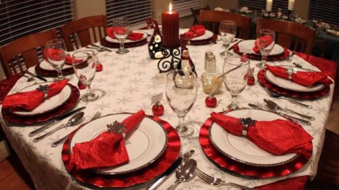 Do you decorate with Christmas decor your table for your holidays dinners?