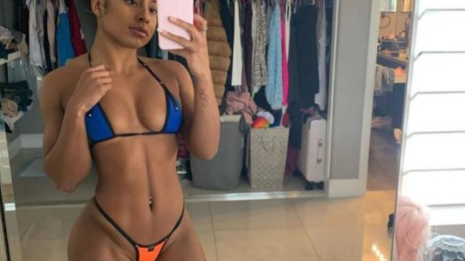 What is the real reason of people posting selfies in front of the mirror and then upload them on social media?