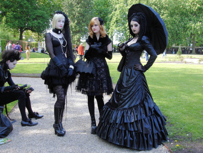 Would you ever date an emo girl?
