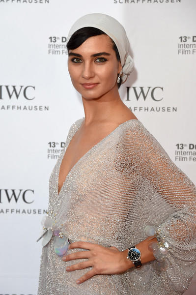 Which woman do you think is prettier, Monica Bellucci or Tuba Büyüküstün?
