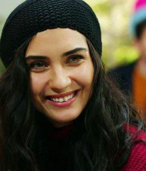 Which woman do you think is prettier, Monica Bellucci or Tuba Büyüküstün?