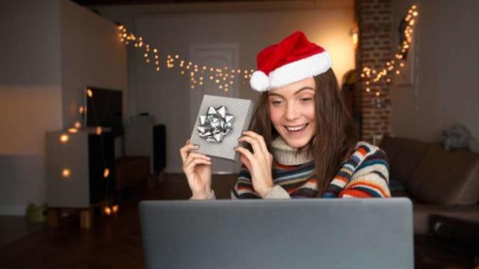 Is it weird to give a Christmas gift to an online friend?