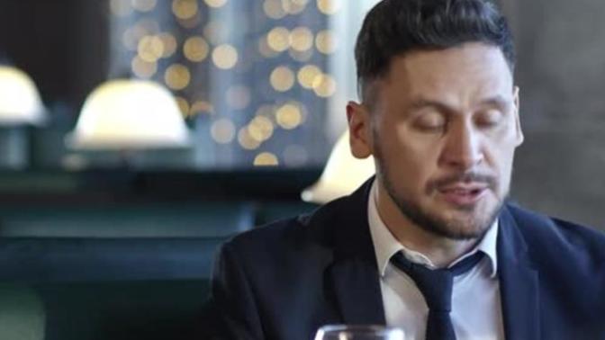 Girls, if you go on a date and the guy starts moaning about feminism, what would be your honest reaction... LMBO.. go along with it or stay quite?