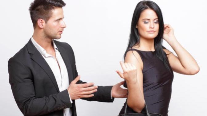 Does playing hard to get really work?