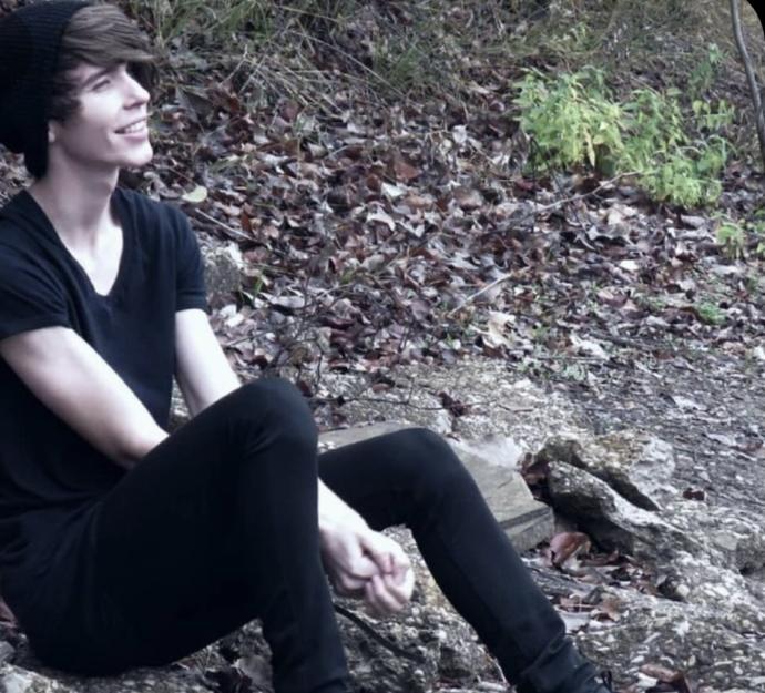 Why do I think edgy/emo guys are HOT?