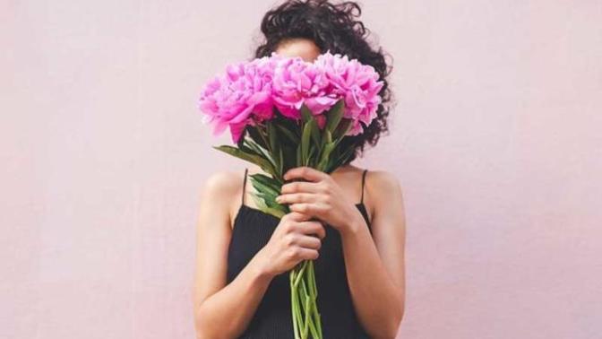What would you do if a WOMAN gave you FLOWERS?