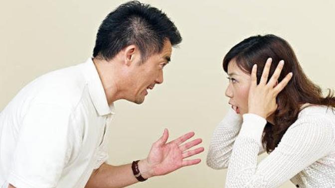 What are red flags that can mean you're in a toxic relationship?