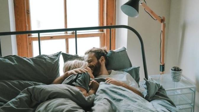Has your future partners or spouses slept over at your place after the first date?