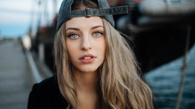 If you saw a hot girl who clearly wasn’t into fashion and was dressed badly would you still think she’s hot?