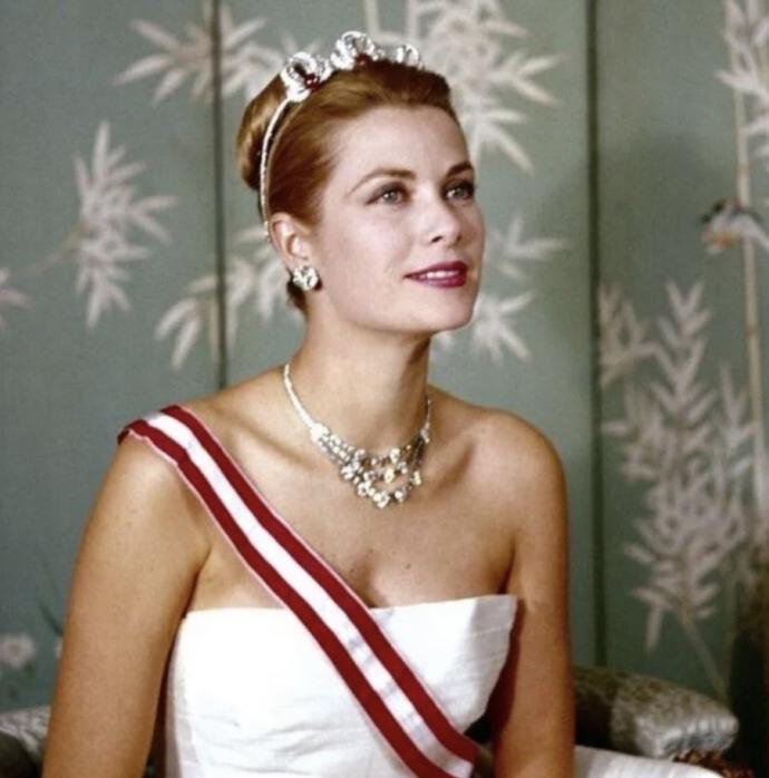 Who do you think is prettier, Grace Kelly or Audrey Hepburn?