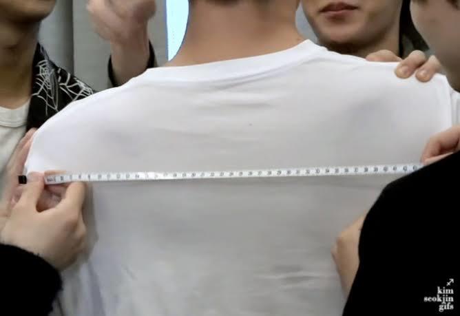 Girls and guys what’s your shoulder size? am I too big? ?