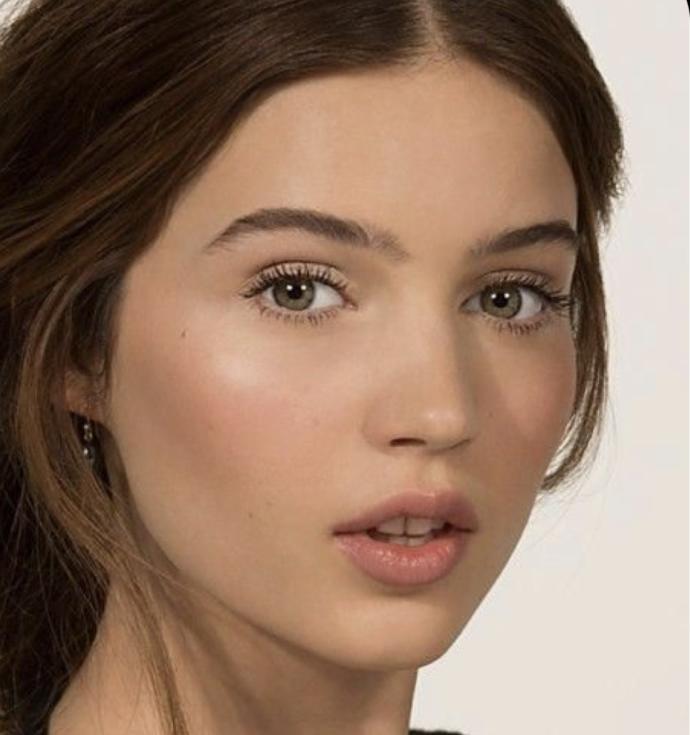 Guys, which type of lipstick looks good on a woman?