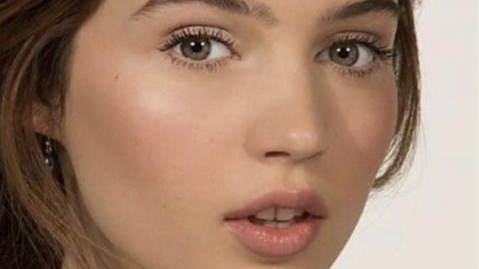 Guys, which type of lipstick looks good on a woman?