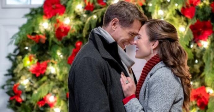 Do holidays like Christmas make it easier to fall in love?
