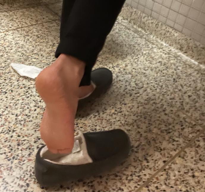 Can sheepskin shoes be worn without socks?