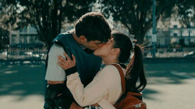 Do you agree that romantic films and literature have completely destroyed women’s potential for happiness?