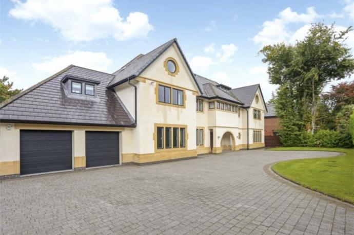 Is this a mansion and a very rich persons home?