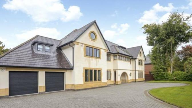Is this a mansion and a very rich persons home?