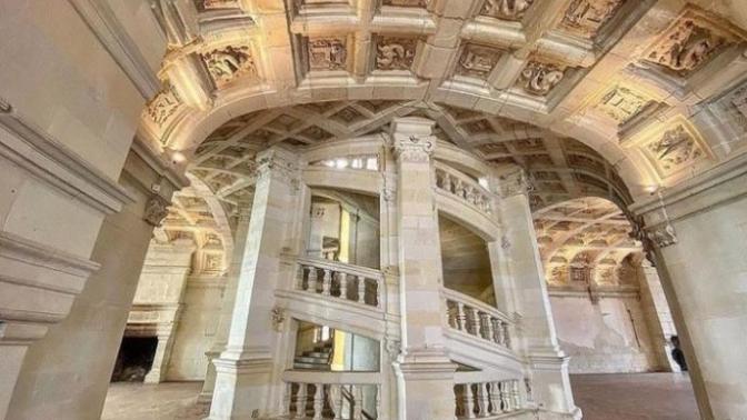 How do you find the Château de Chambord, built by François 1er, King of France?