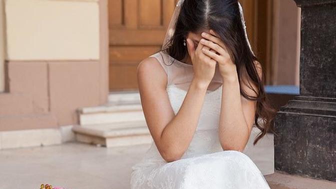 Should she give back the engagement ring if she decides to cancel the wedding?