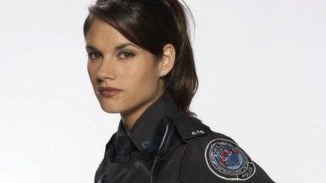 How do guys, especially male criminals, react to a female police officer in countries that don't have guns?