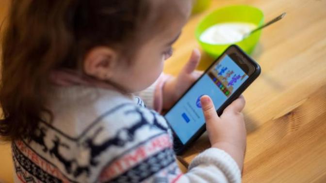 Banning cell phones in schools: yes or no?