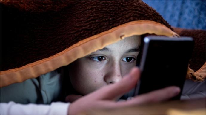 Modern social media has made kids and teens lack social skills: yes or no?