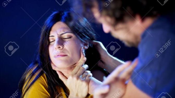 I got angry so my boyfriend grabbed me by the neck?