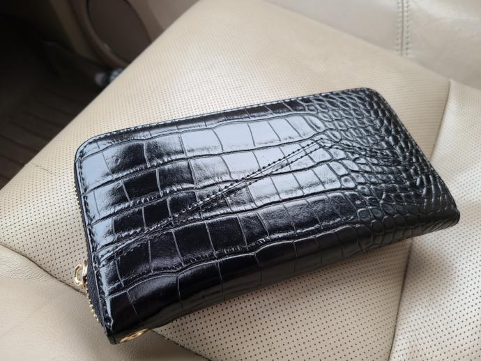 If you Found a wallet that had $860 in cash a few gift cards in it would you return it?