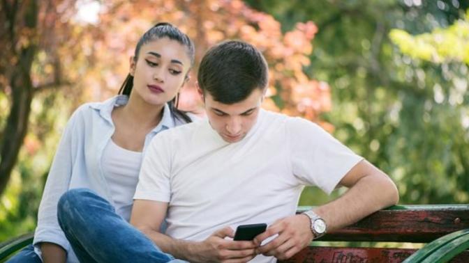 How do I stop being a jealous girlfriend?