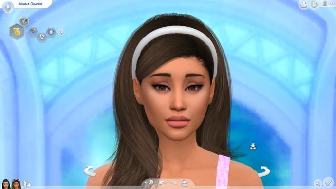 Doesnt she look like Ariana Grandeee?