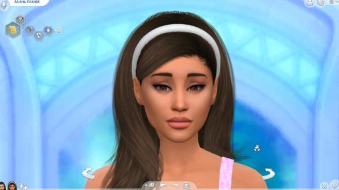 Doesn't she look like Ariana Grandeee?