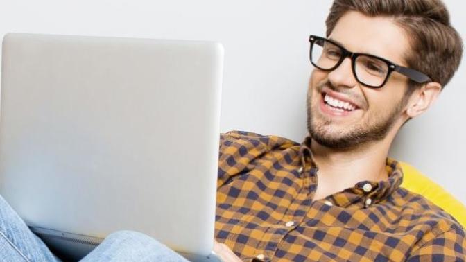 Do you think the guy is desperate when you never met him irl but he asked you to be his girlfriend online?