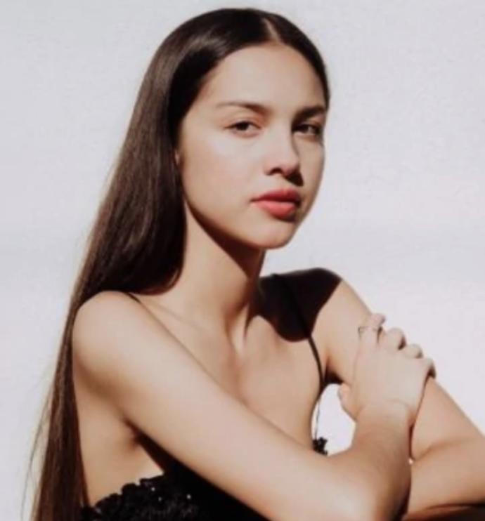 Which American Actress is Prettier Olivia or Sabrina?