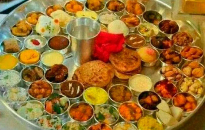 Piccolo thali or CHHAPANBHOG