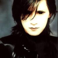 Why are blue eyes so overrated?