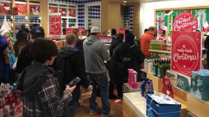 Why do men prefer shopping at Bath & Bodyworks with their partner than clothing stores?