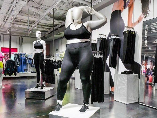 All mannequins should be hot? agree or disagree?