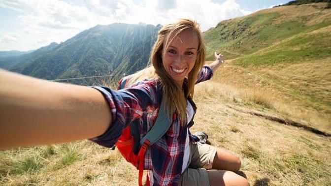 If you had feelings for a girl and you saw another guy comment “gorgeous!” on a girl’s selfie, would you get jealous?